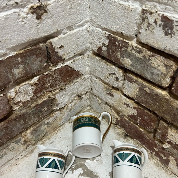 Vintage CHRISTIAN DIOR Creamer Set. 
3 Green and Gold Creamers perfect for milk - Picture 8 of 10